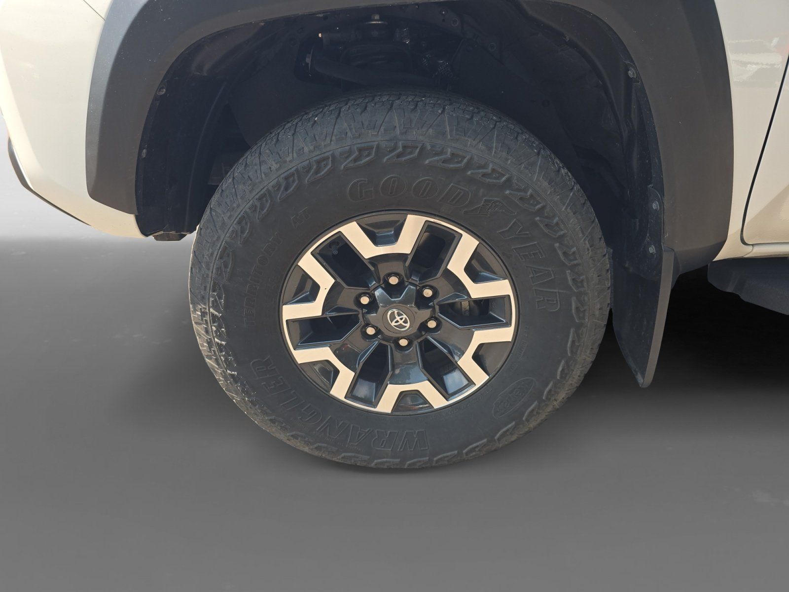 Used 2022 Toyota Tacoma TRD Off-Road AWD/4WD image 10