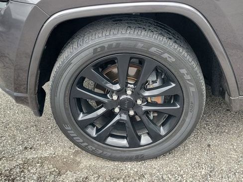 Used 2019 Jeep Grand Cherokee Altitude AWD/4WD image 5