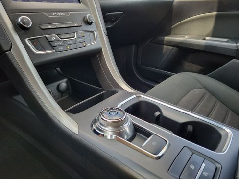 Used 2020 Ford Fusion SE FWD image 28