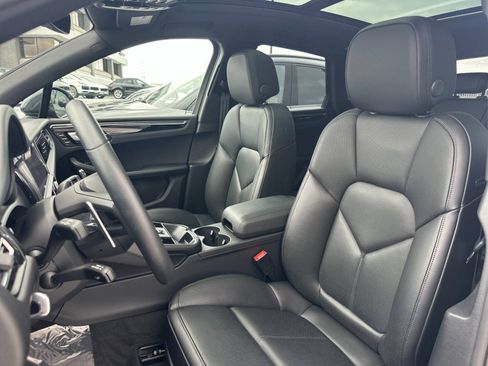 Used 2025 Porsche Macan image 5