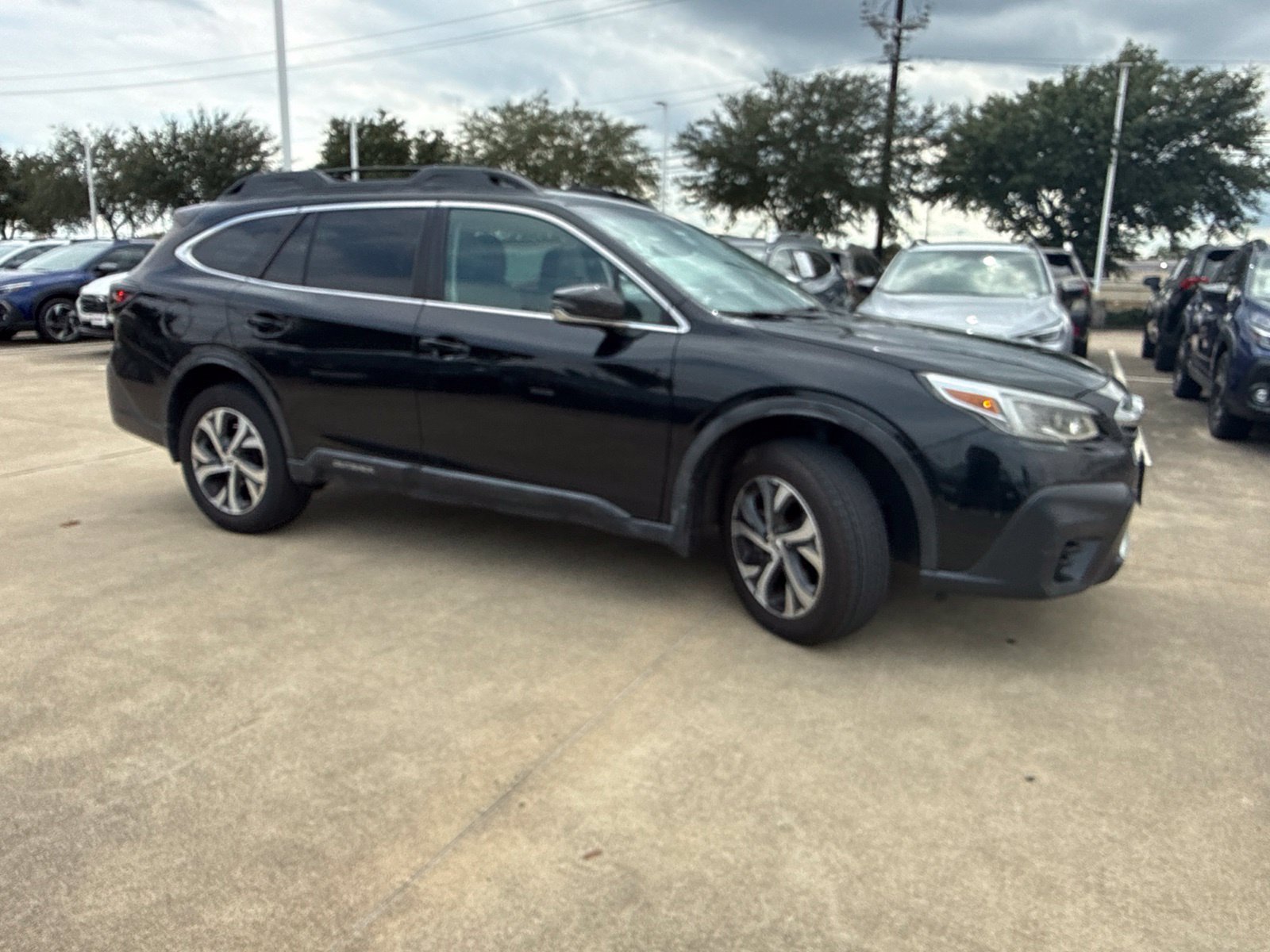 Used 2020 Subaru Outback Limited w/ Popular Package #2 AWD/4WD image 2