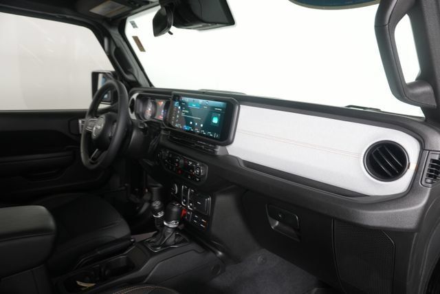 Used 2025 Jeep Wrangler Sport AWD/4WD image 27