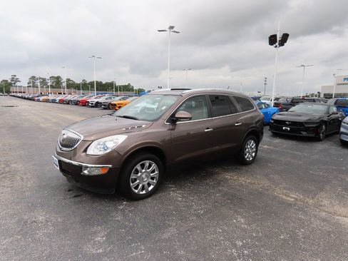 Used 2011 Buick Enclave CXL FWD image 2