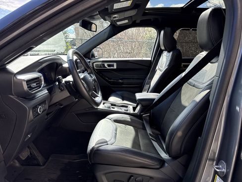 Used 2023 Ford Explorer ST image 28