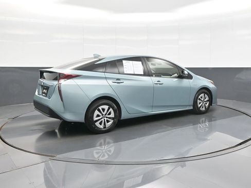 Used 2017 Toyota Prius Two w/ Carpet Mat Package FWD image 7