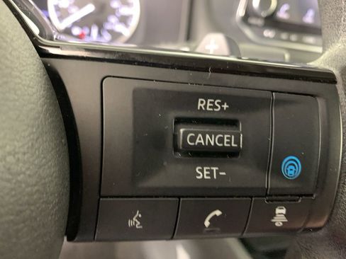 Used 2023 Nissan Rogue SV image 22