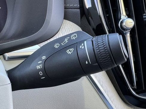 Used 2023 Volvo XC60 T8 Ultimate w/ Climate Package image 22