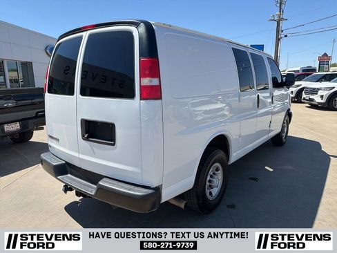 Used 2018 Chevrolet Express 2500 w/ Driver Convenience Package RWD image 4