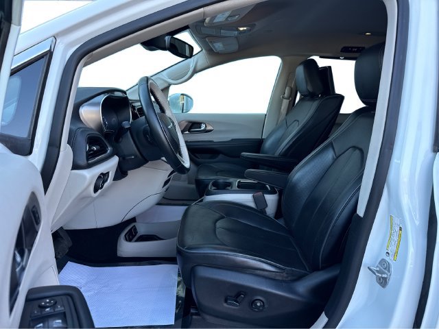 Used 2018 Chrysler Pacifica Limited w/ Advanced Safetytec Group FWD image 10
