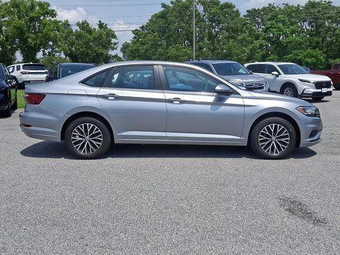 Used 2020 Volkswagen Jetta SE w/ SE Cold Weather Package FWD image 7