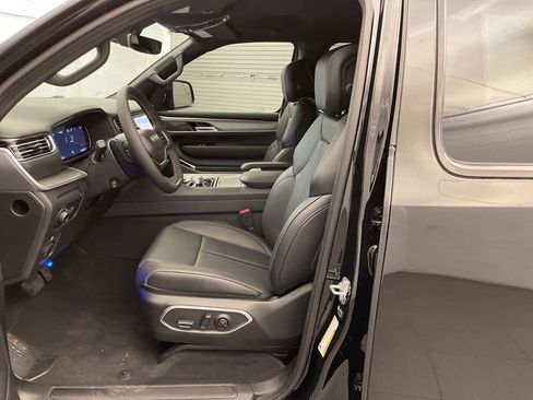 New 2026 Jeep Grand Wagoneer L Limited image 17