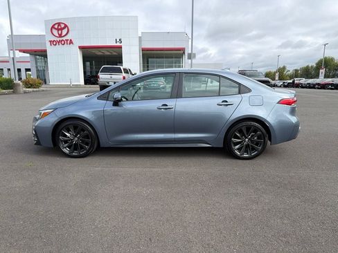 Used 2024 Toyota Corolla SE w/ SE Convenience Package FWD image 11