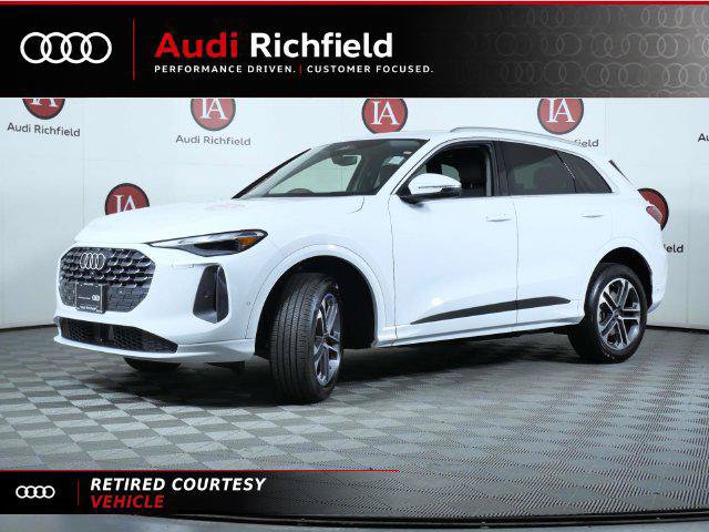 Certified 2025 Audi Q5 Premium w/ Convenience Package AWD/4WD image 4