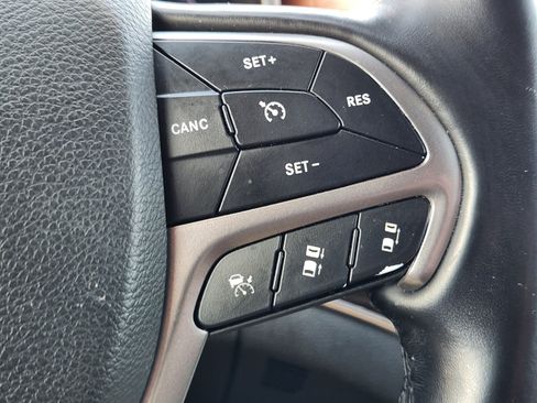 Used 2020 Jeep Grand Cherokee Overland RWD image 23