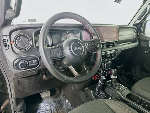 Used 2024 Jeep Wrangler Rubicon image 9