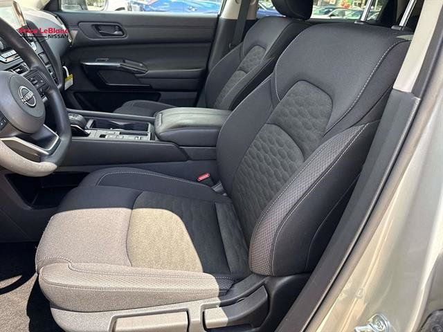 Certified 2025 Nissan Pathfinder S FWD image 16