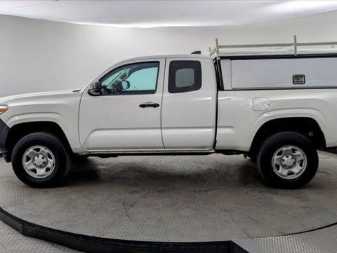 Used 2020 Toyota Tacoma SR image 3