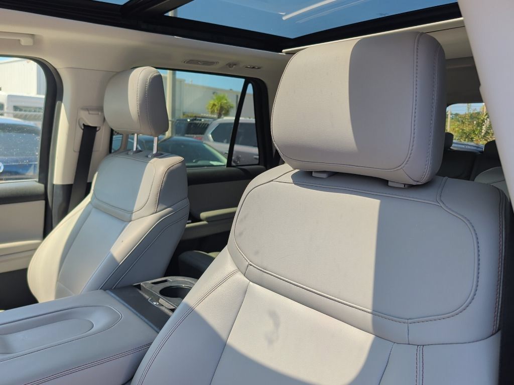 Used 2025 Ford Expedition Active RWD image 10