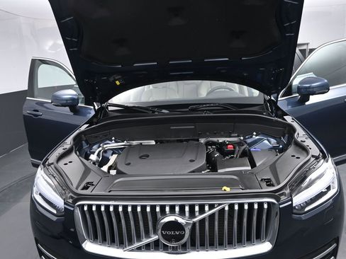 Used 2024 Volvo XC90 B6 Plus w/ Protection Package image 17
