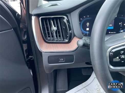 Used 2023 Volvo XC60 B5 Plus image 12