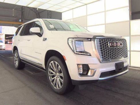 Used 2021 GMC Yukon Denali w/ Denali Premium Package image 3