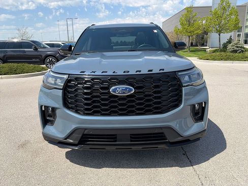 Used 2025 Ford Explorer ST-Line w/ Premium Package AWD/4WD image 5