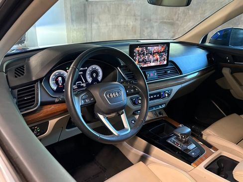 Used 2024 Audi Q5 e Premium w/ Convenience Package AWD/4WD image 4