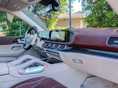 Used 2023 Mercedes-Benz Maybach GLS 600 4MATIC image 25