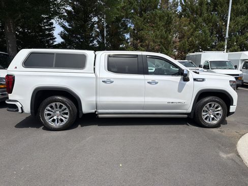 Used 2023 GMC Sierra 1500 Denali w/ Technology Package AWD/4WD image 11