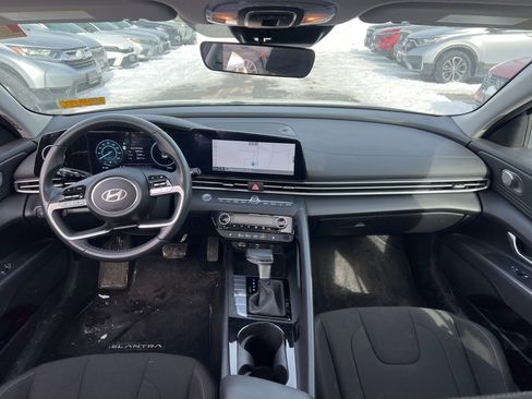 Used 2024 Hyundai Elantra SEL w/ Convenience Package image 20