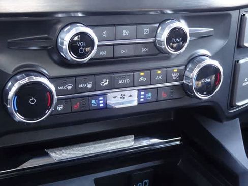 Used 2024 Ford F250 Lariat w/ Black Appearance Package AWD/4WD image 38