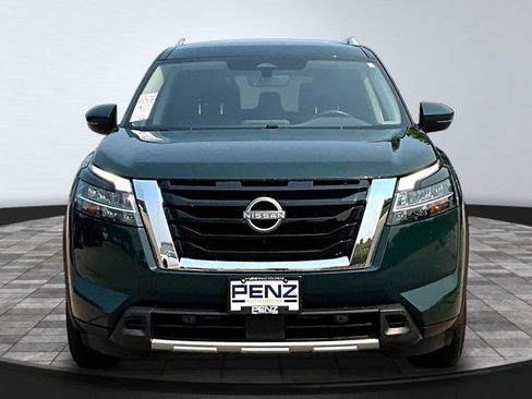 Used 2023 Nissan Pathfinder SL AWD/4WD image 2