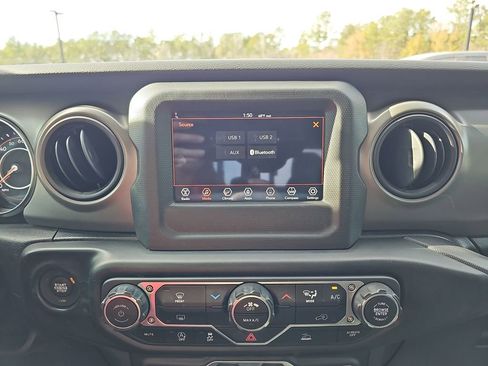 Used 2022 Jeep Gladiator Sport image 25