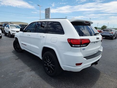 Used 2021 Jeep Grand Cherokee Laredo X image 9
