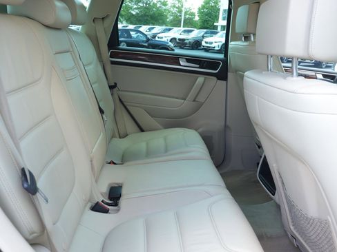 Used 2013 Volkswagen Touareg TDI AWD/4WD image 23