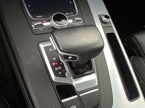 Used 2020 Audi Q5 2.0T Titanium Premium Plus w/ Premium Plus Package image 16