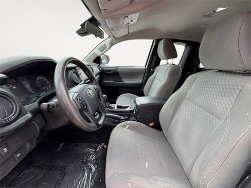 Used 2020 Toyota Tacoma SR image 9