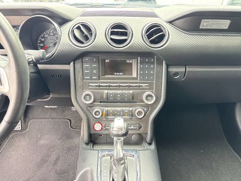 Used 2017 Ford Mustang Coupe RWD image 22