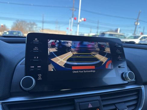 Used 2018 Honda Accord Touring image 20