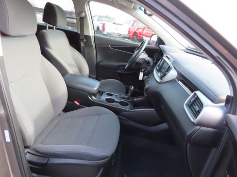 Used 2017 Kia Sorento LX w/ LX Convenience Package image 45