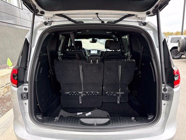 Used 2026 Chrysler Pacifica Select w/ S Appearance Package FWD image 10