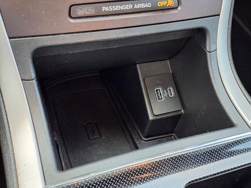 Used 2021 Ford Edge ST-Line image 8