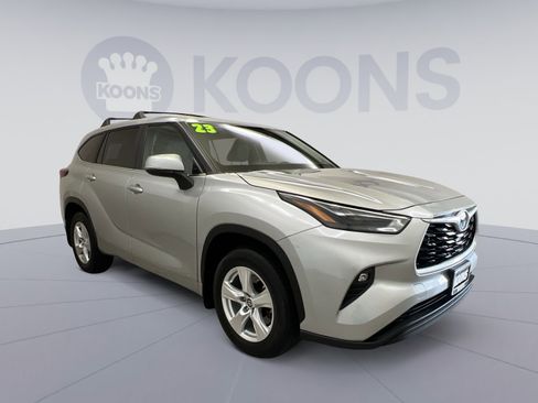 Used 2023 Toyota Highlander LE AWD/4WD image 2