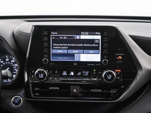 Used 2020 Toyota Highlander Limited AWD/4WD image 16