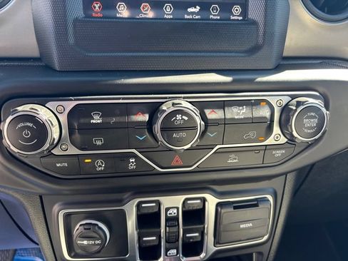 Used 2021 Jeep Gladiator Sport AWD/4WD image 17