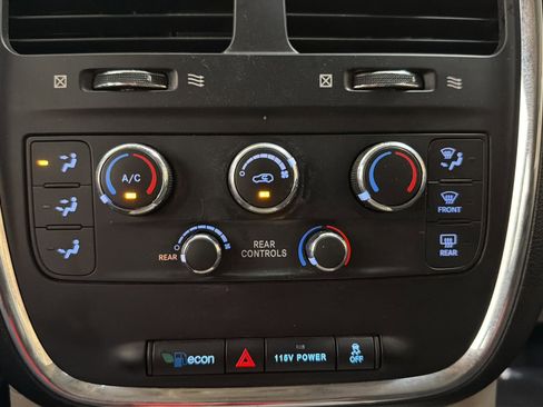 Used 2016 Dodge Grand Caravan SXT w/ Rear Park Assist Package FWD image 28