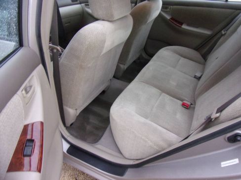 Used 2003 Toyota Corolla LE FWD image 4