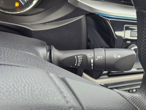 Used 2014 Toyota Corolla LE image 40