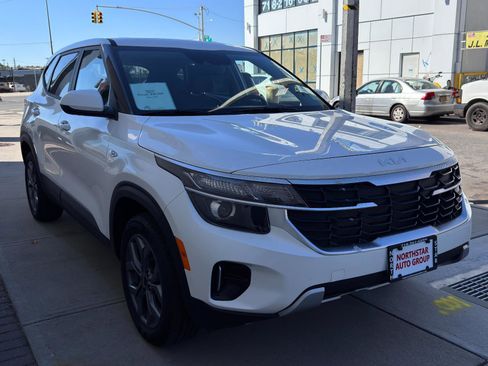 Used 2024 Kia Seltos LX image 3