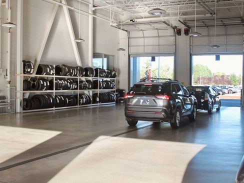 Used 2016 Nissan Leaf SV image 7